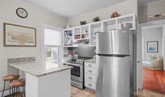 48 Constitution St 1, Bristol, RI 02809