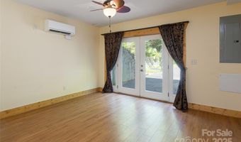 40 Governors View Rd, Asheville, NC 28805