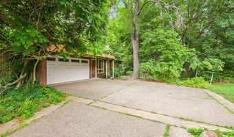 16 Meadowbrook Country Club Est, Ballwin, MO 63011
