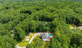 60 Camelot Dr, Bedford, NH 03110