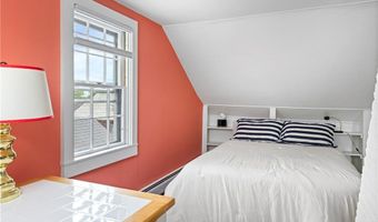 47 Second St, Newport, RI 02840