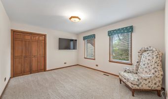 14 Hampton Ct, Algonquin, IL 60102