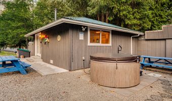 407 N DUBOIS Rd, Ariel, WA 98603