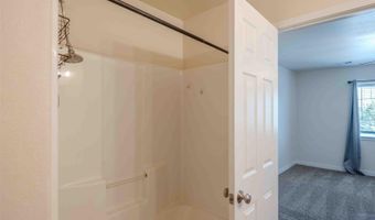 6866 Umpqua River Rd, Casper, WY 82604