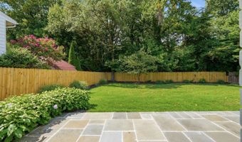 9831 SINGLETON Dr, Bethesda, MD 20817
