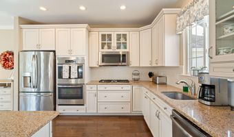 10 Chapel Hill Ct, Barnegat, NJ 08005
