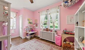 9 Colonial Pl, Asheville, NC 28804
