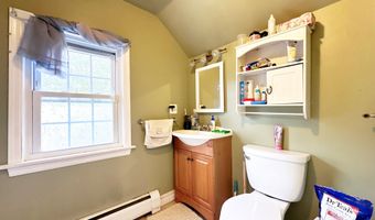 29 Hooker Rd, Bridgeport, CT 06610