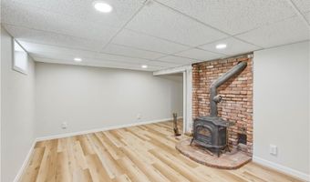 3 Sundale Rd, Cranston, RI 02921