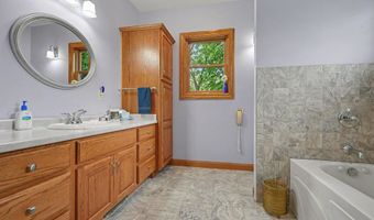 1653 Fairview Dr, Allegan, MI 49010
