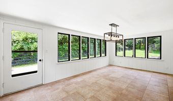 1007 Evergreen Rd, Anchorage, KY 40223