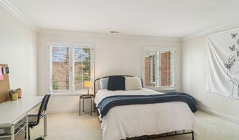1653 N Belmont Ct, Arlington Heights, IL 60004