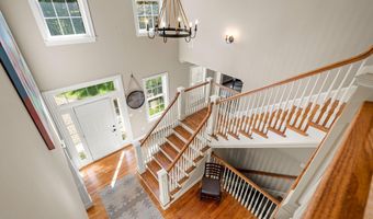 11 Aspen Ln, Bedford, NH 03110