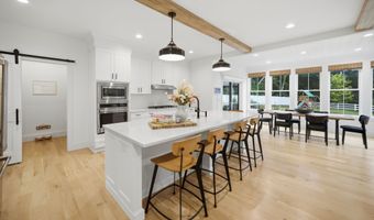 43 Oak Ridge Dr, Avon, CT 06001