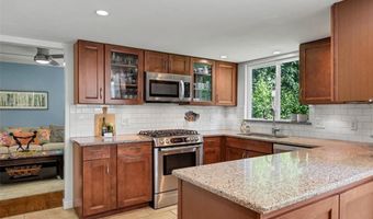 108 Tara Ridge Ct, Ballwin, MO 63021