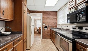 916 Audubon Pkwy, Audubon Park, KY 40213