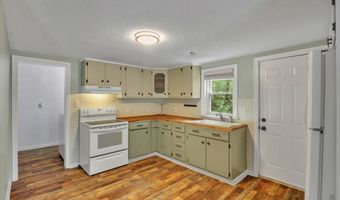 68 Old Oak Trl, Coventry, CT 06238