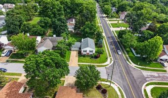 100 Holly Green Dr, Ballwin, MO 63021