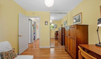 5929 AVON Dr, Bethesda, MD 20814