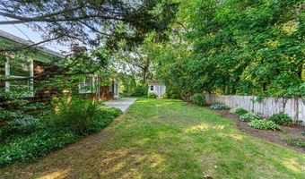 37 Beaumont St, East Providence, RI 02916