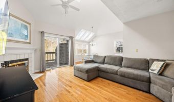 30 Harbor Hill Dr 30, Bourne, MA 02532