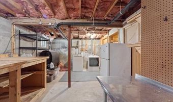 9 Iriquois Dr, Ashburnham, MA 01430