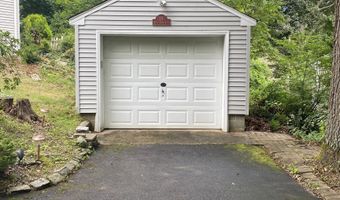 18 Beach Park Rd, Clinton, CT 06413