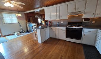 54 Slocum St, Acushnet, MA 02743