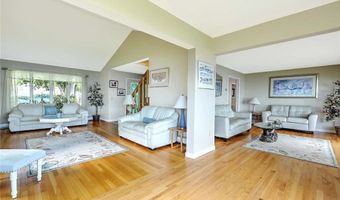 129 Seaside Dr, Jamestown, RI 02835