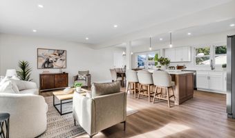 76 Maple St, Beachwood, NJ 08722