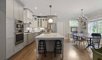 89 Alpine Dr, Burlington, CT 06013