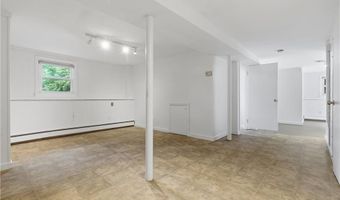 8 Ledgemont Dr, Lincoln, RI 02865