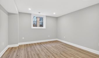 1607 N GLEBE Rd, Arlington, VA 22207