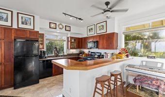 654 Kaupakalua Rd, Haiku, HI 96768