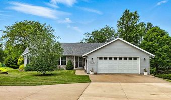 5709 Oak Crest Hill Rd SE, Riverside, IA 52327
