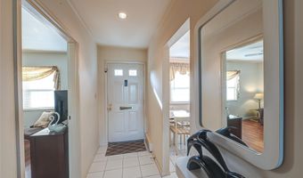 118 Harbor S, Amityville, NY 11701