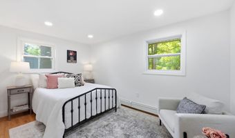 445 Lincoln Dr, Cheshire, CT 06410