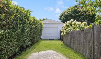 10 Eustis Ave, Newport, RI 02840