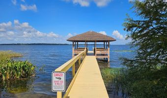 11 Lakeview Dr, Astatula, FL 34705