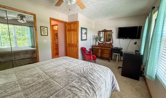 3702 Round House Rd, Aurora, MO 65605