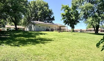 904 S Oak Ridge Dr, Aurora, MO 65605