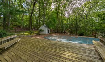 160 Pelican Rd, Middletown, NJ 07748