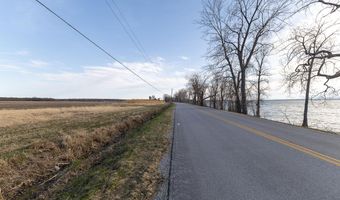 39 W Shore Rd, Alburgh, VT 05440