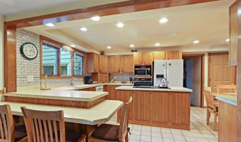 144 Oakwood Dr, Antioch, IL 60002