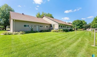 412 E Meadowlark Cir, Brandon, SD 57005