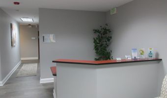275 Stonegate Rd, Algonquin, IL 60102