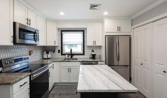 28 BIRCH St, Beachwood, NJ 08722