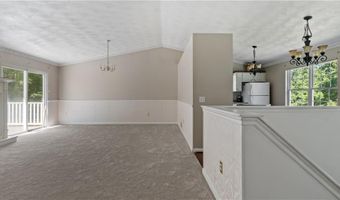 66 Hunters Crossing Dr, Coventry, RI 02816
