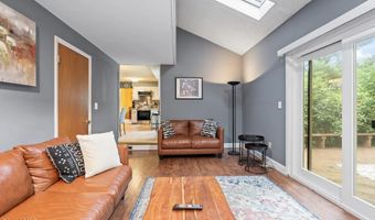 7 Hawthorn Cir, Albany, NY 12203