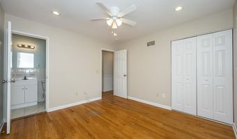119 Smith Dr, Ballwin, MO 63011